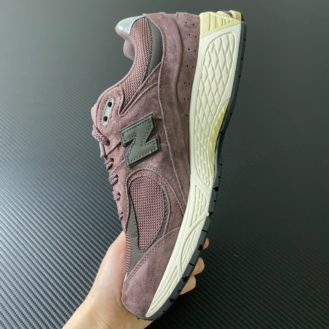 NEW BALANCE 2002R 'Truffle' wine-red/brown