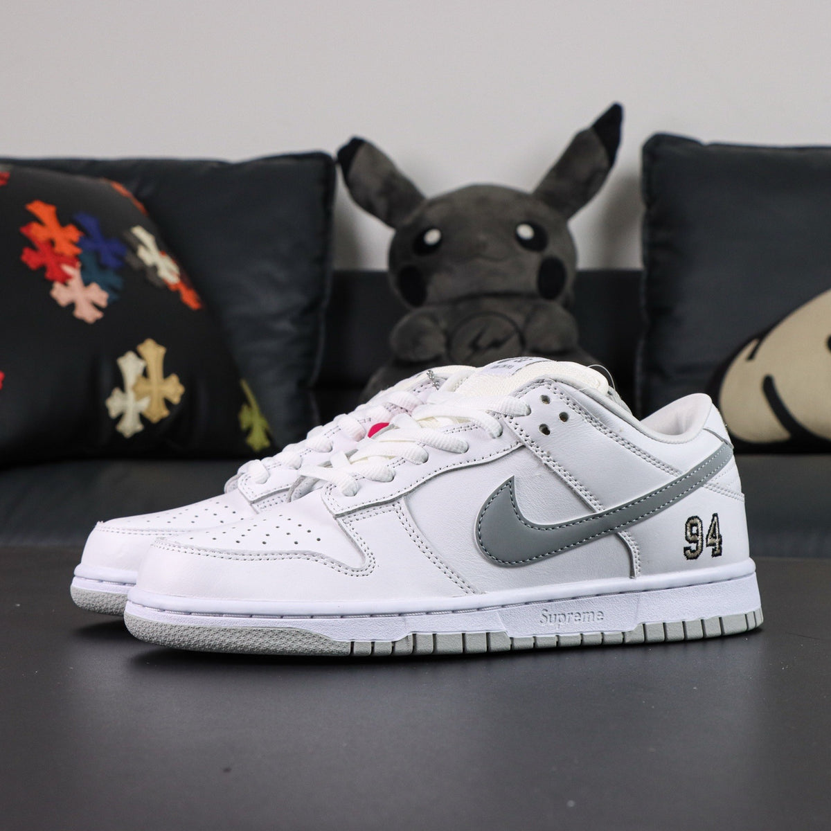 Nike SB Dunk  Low x Supreme "White Metallic Silver"