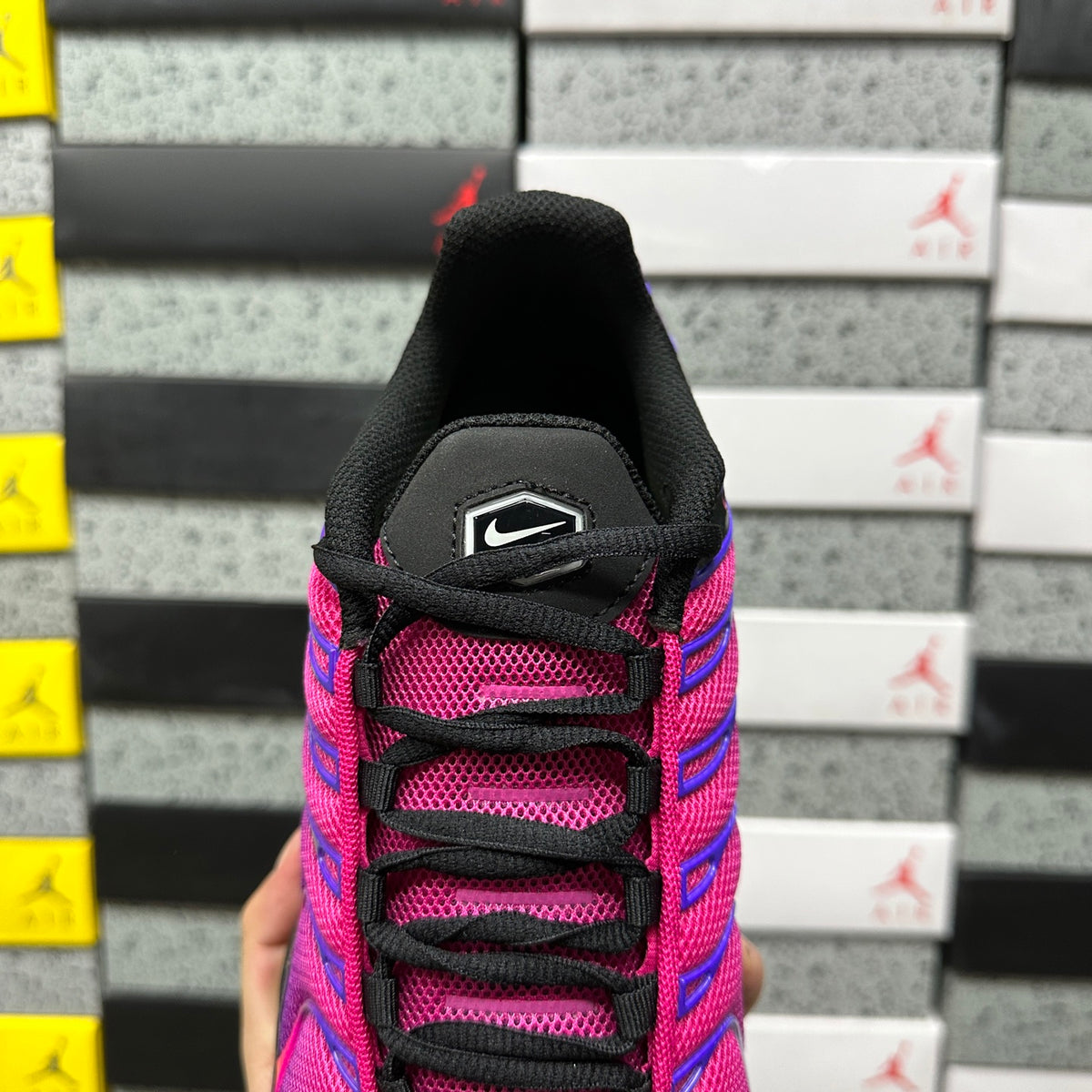 NIKE AIR MAX PLUS Rebellious Air Fireberry