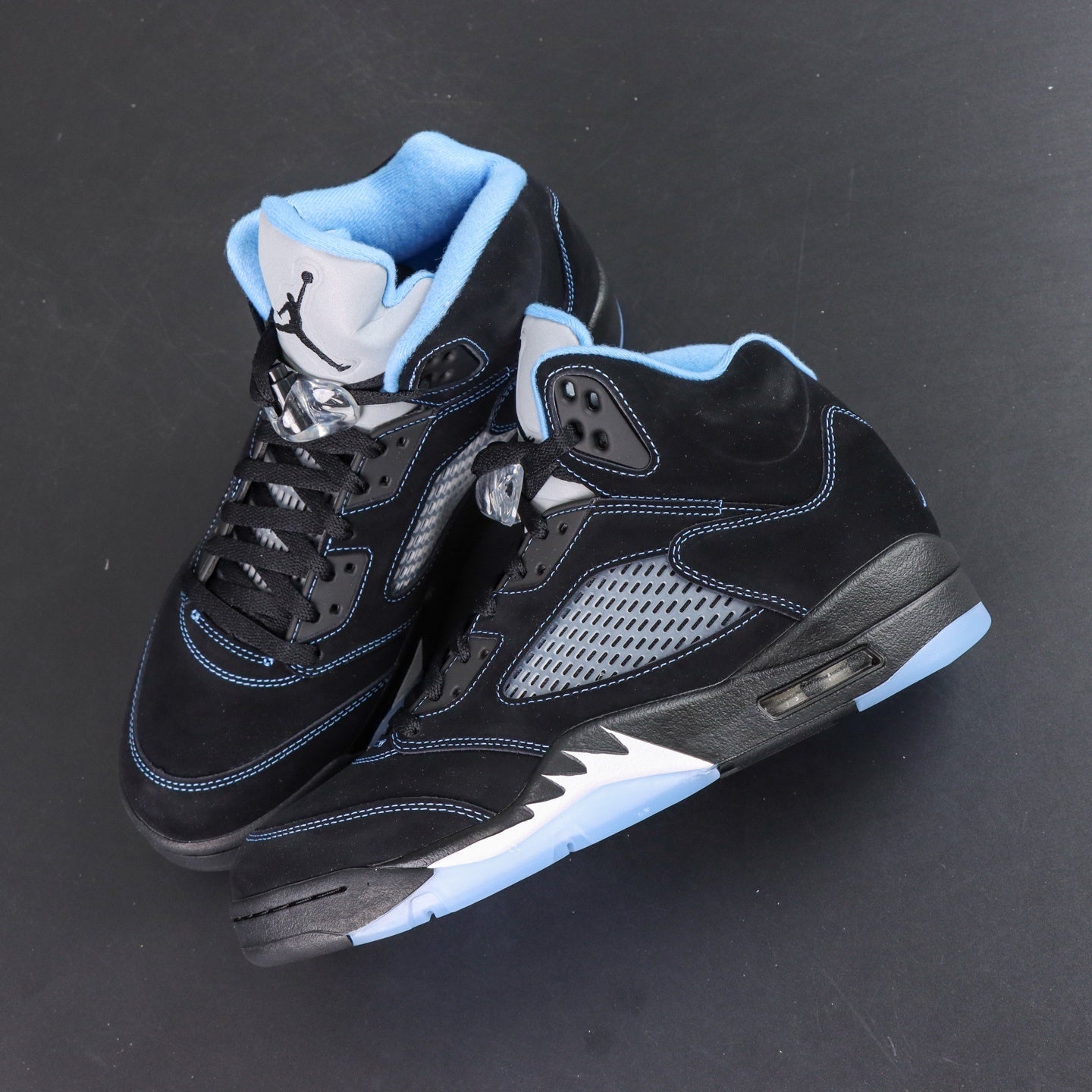 Jordan 5 'Black Carolina'