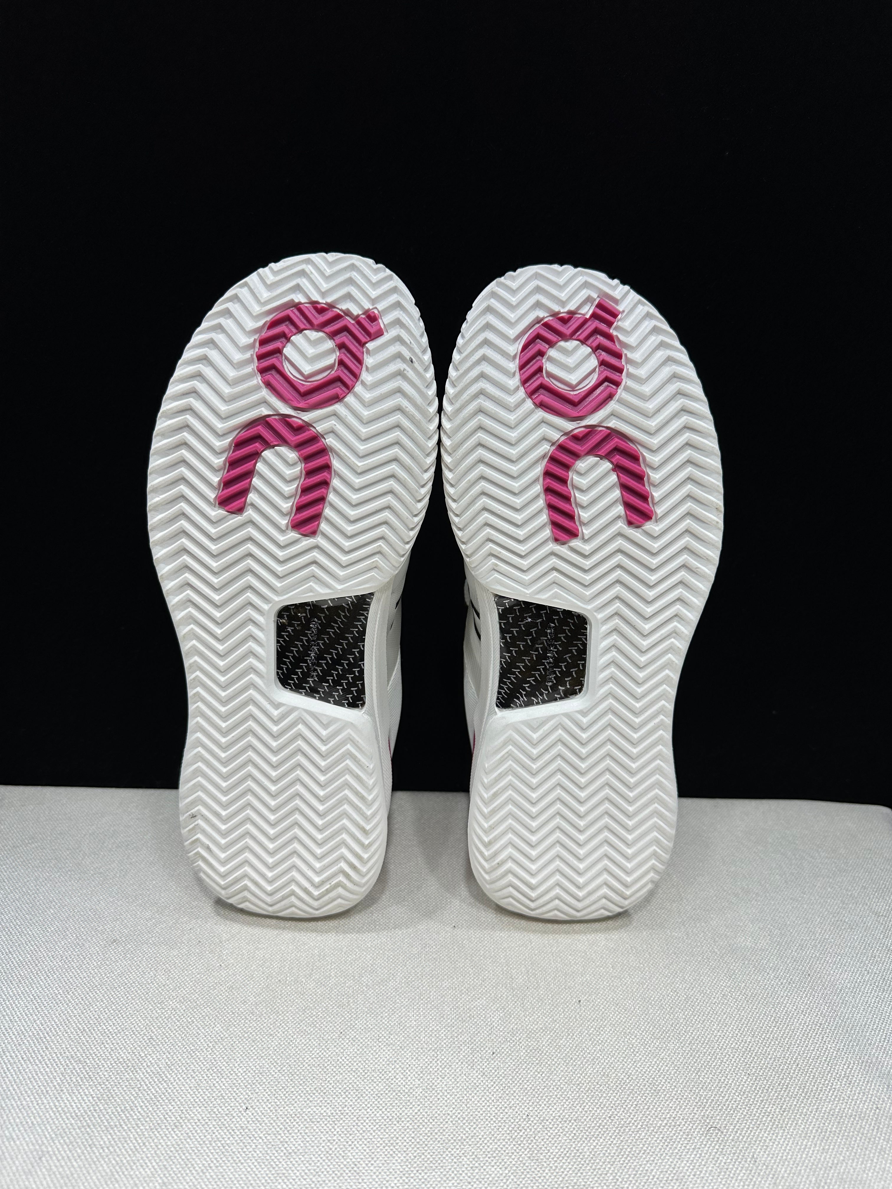 THE ROGER Pro 2 'White | Pink'