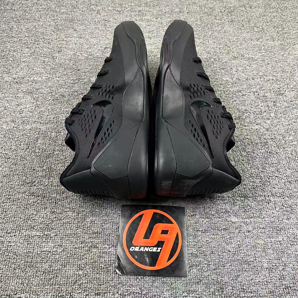 Kobe 9 EM low Protro Triple Black Blackout