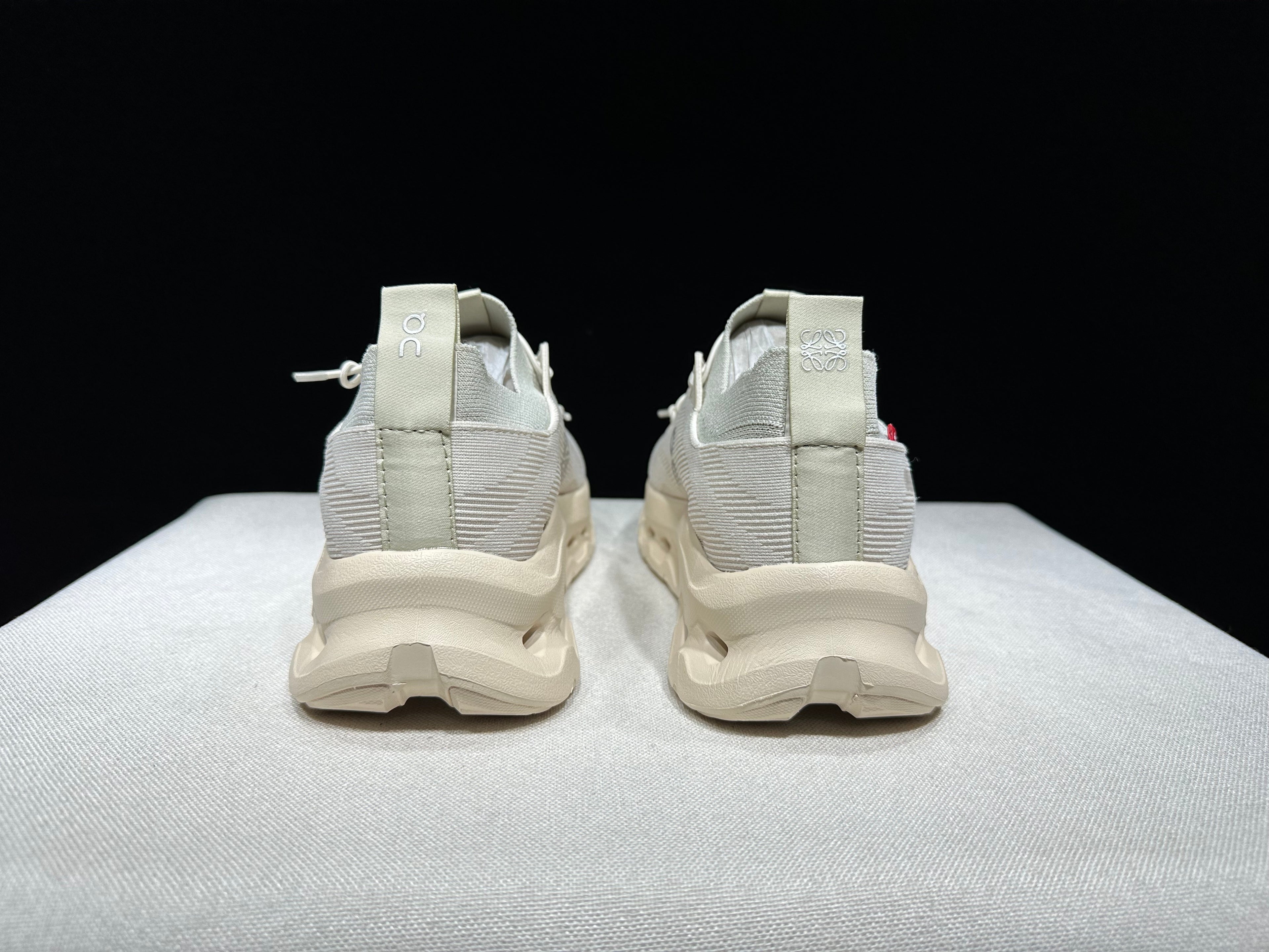 ON - Cloudtilt x Loewe 'Sand'