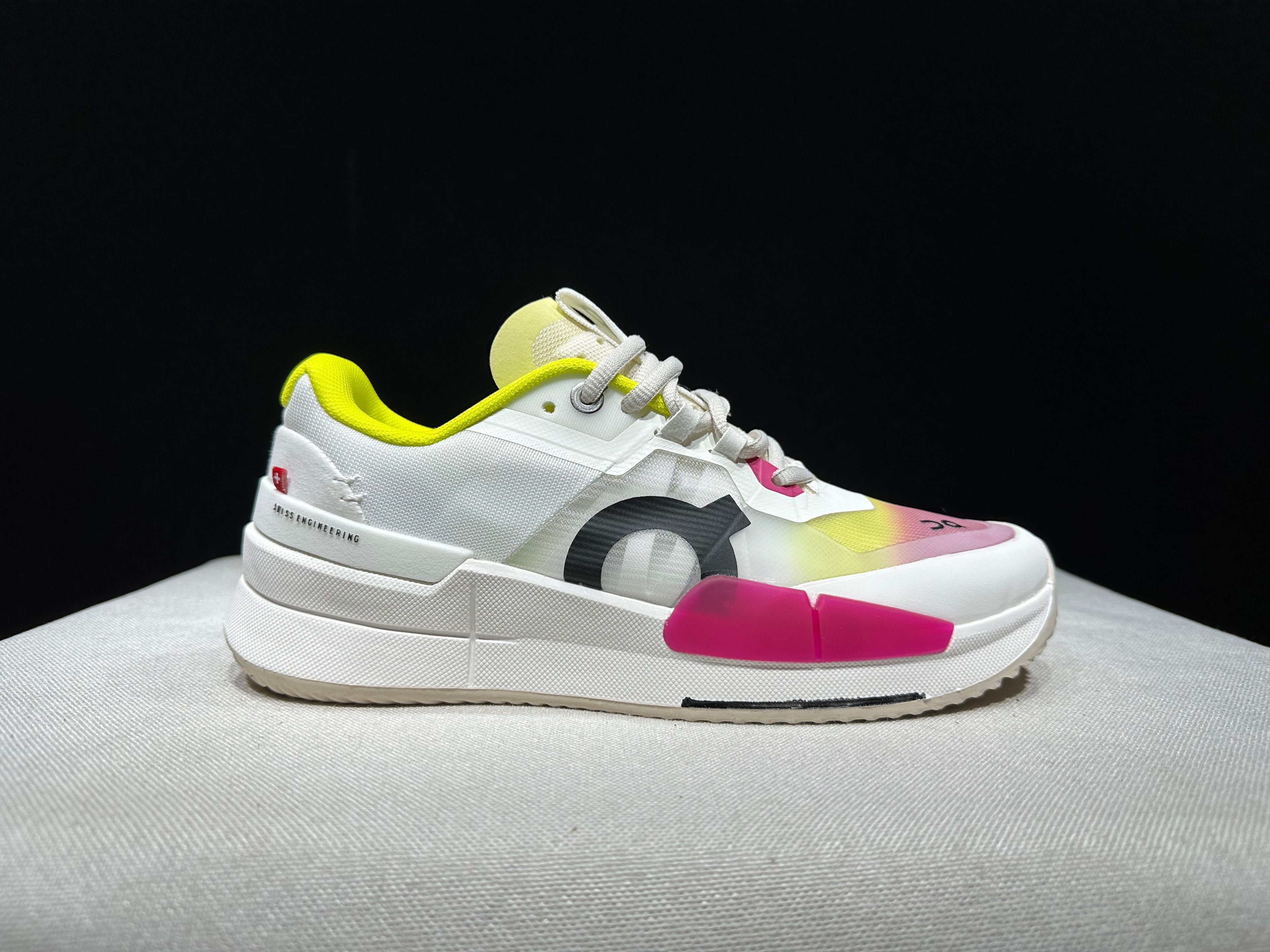 THE ROGER Pro 2 'White | Lime'
