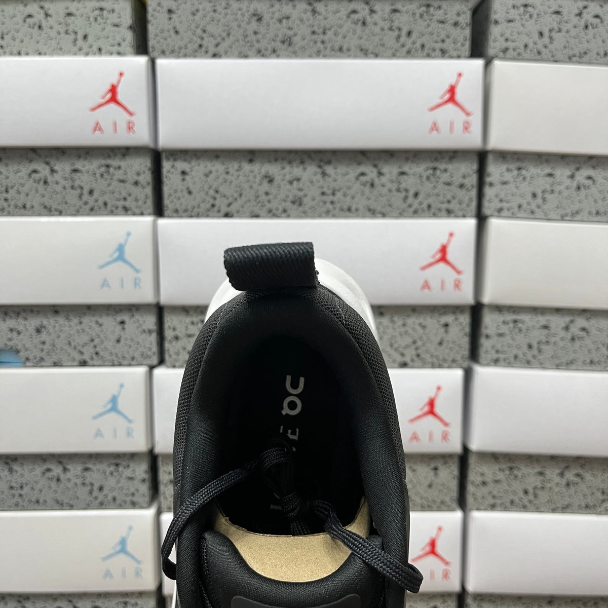 ON - Cloudtilt 2.0 x LOEWE 'Black'