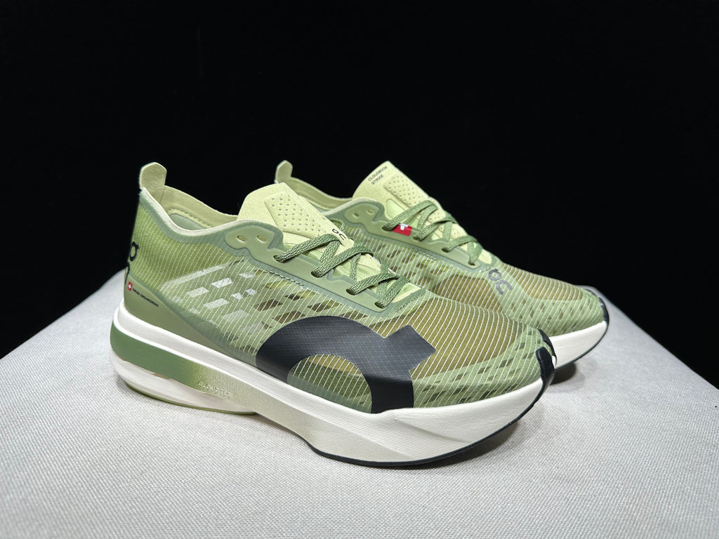 ON - Cloudboom Strike 'White | Green'