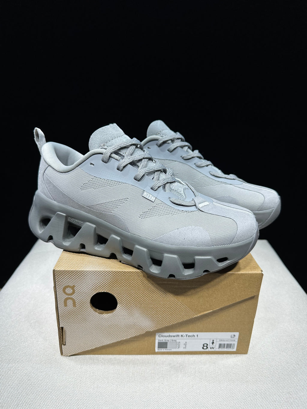 ON - KITH K TECH 1 DARK GREY