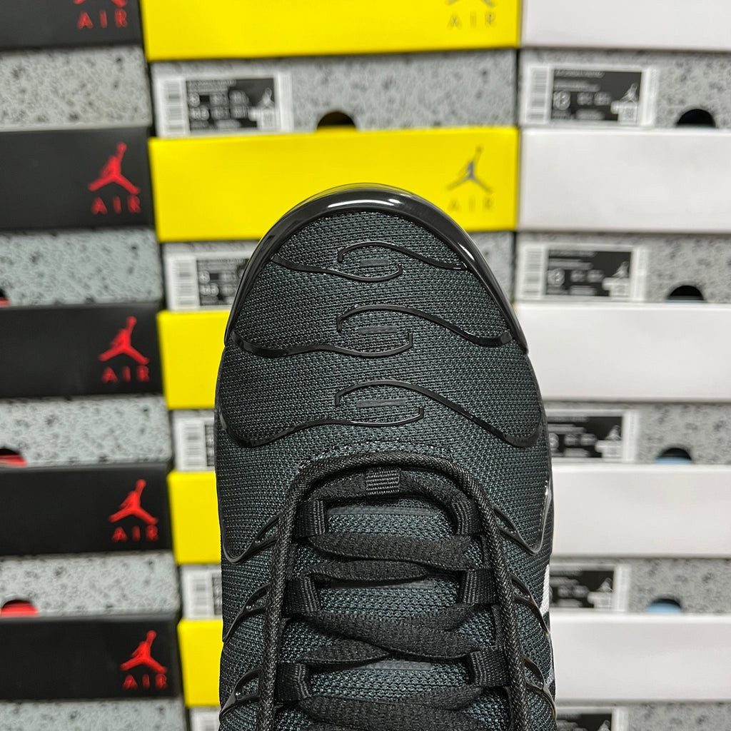 NIKE AIR MAX PLUS Multi Swoosh Black Crimson