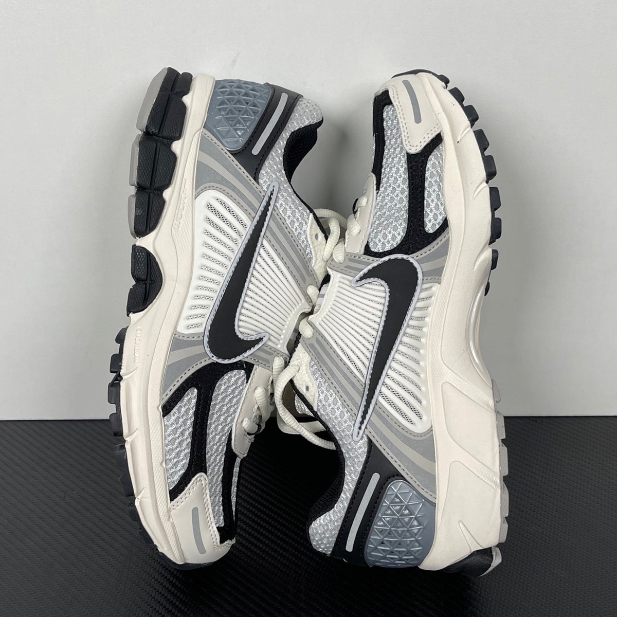 NIKE AIR ZOOM VOMERO 5 "Photon Dust Black"