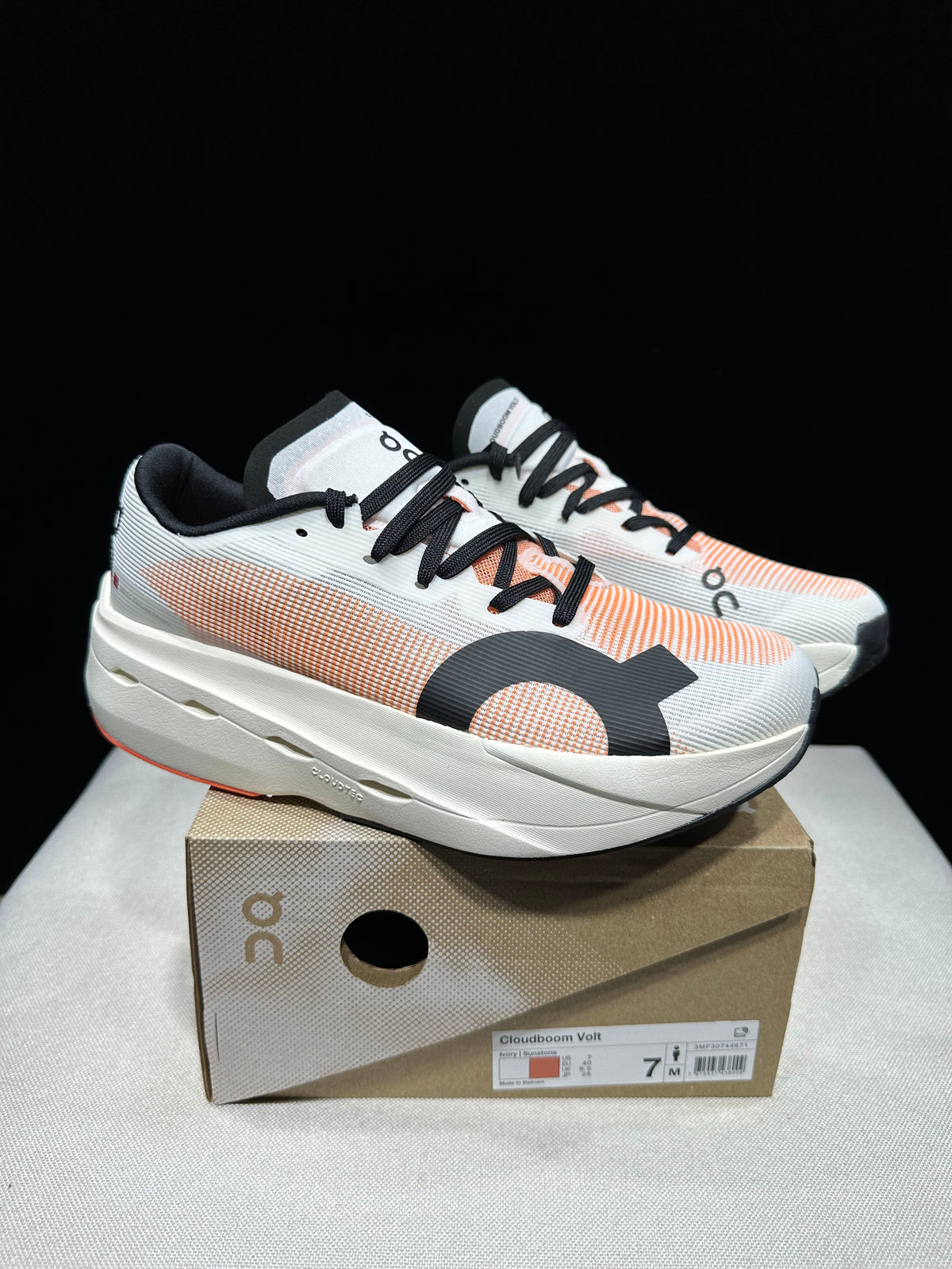 ON - CLOUDBOOM VOLT IVORY SUNSTONE