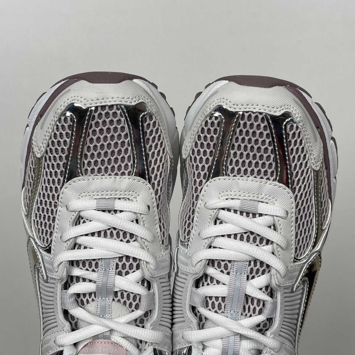 NIKE AIR ZOOM VOMERO 5 Metallic Silver / Platinum Violet