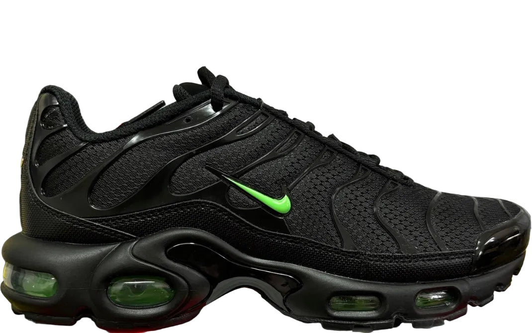 NIKE AIR MAX PLUS Black Green Strike