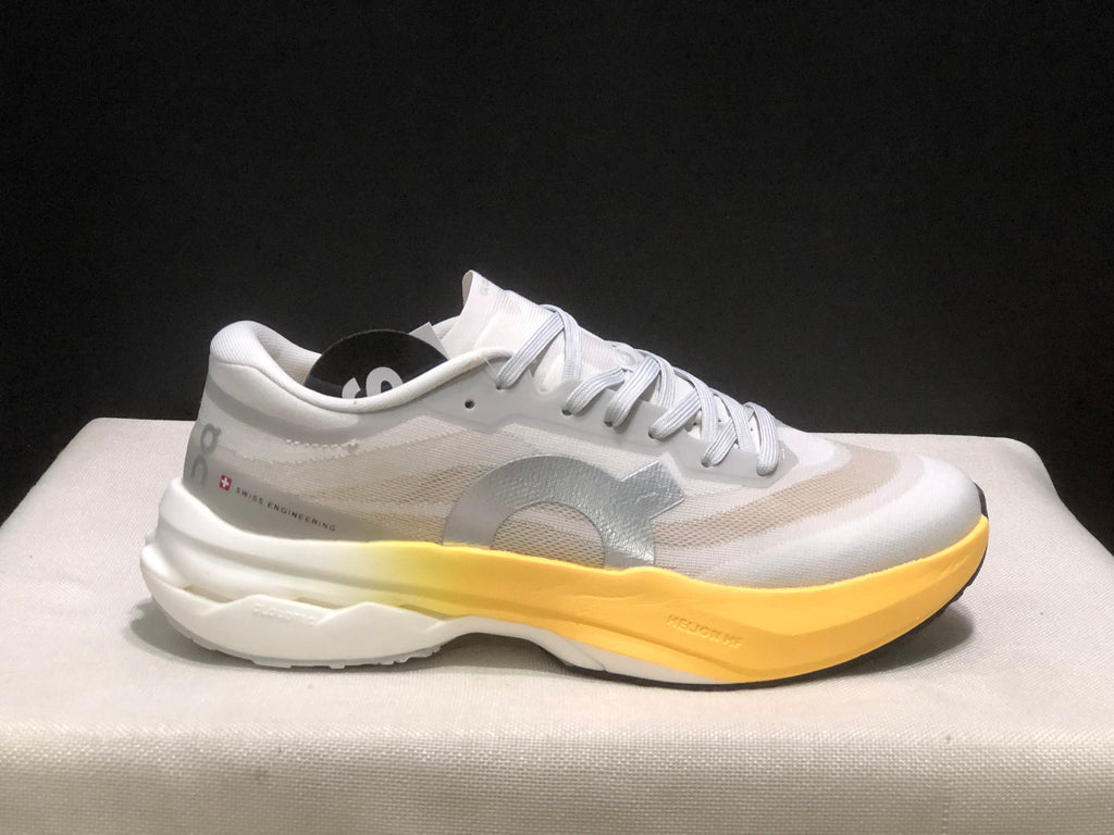 ON - CLOUD BOOM RUNNING WHITE YELLOW