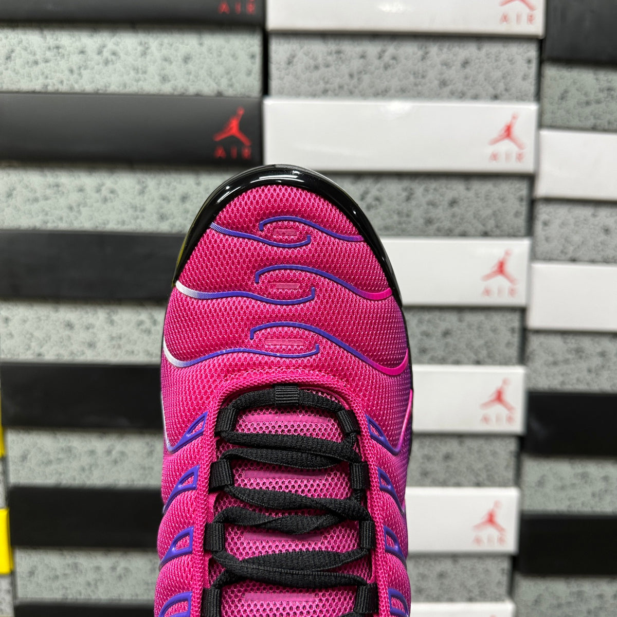 NIKE AIR MAX PLUS Rebellious Air Fireberry