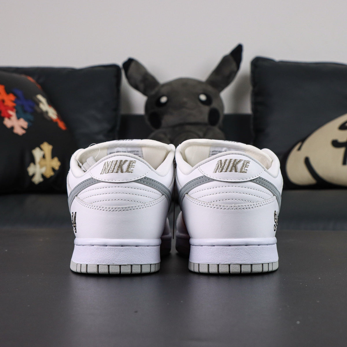 Nike SB Dunk  Low x Supreme "White Metallic Silver"