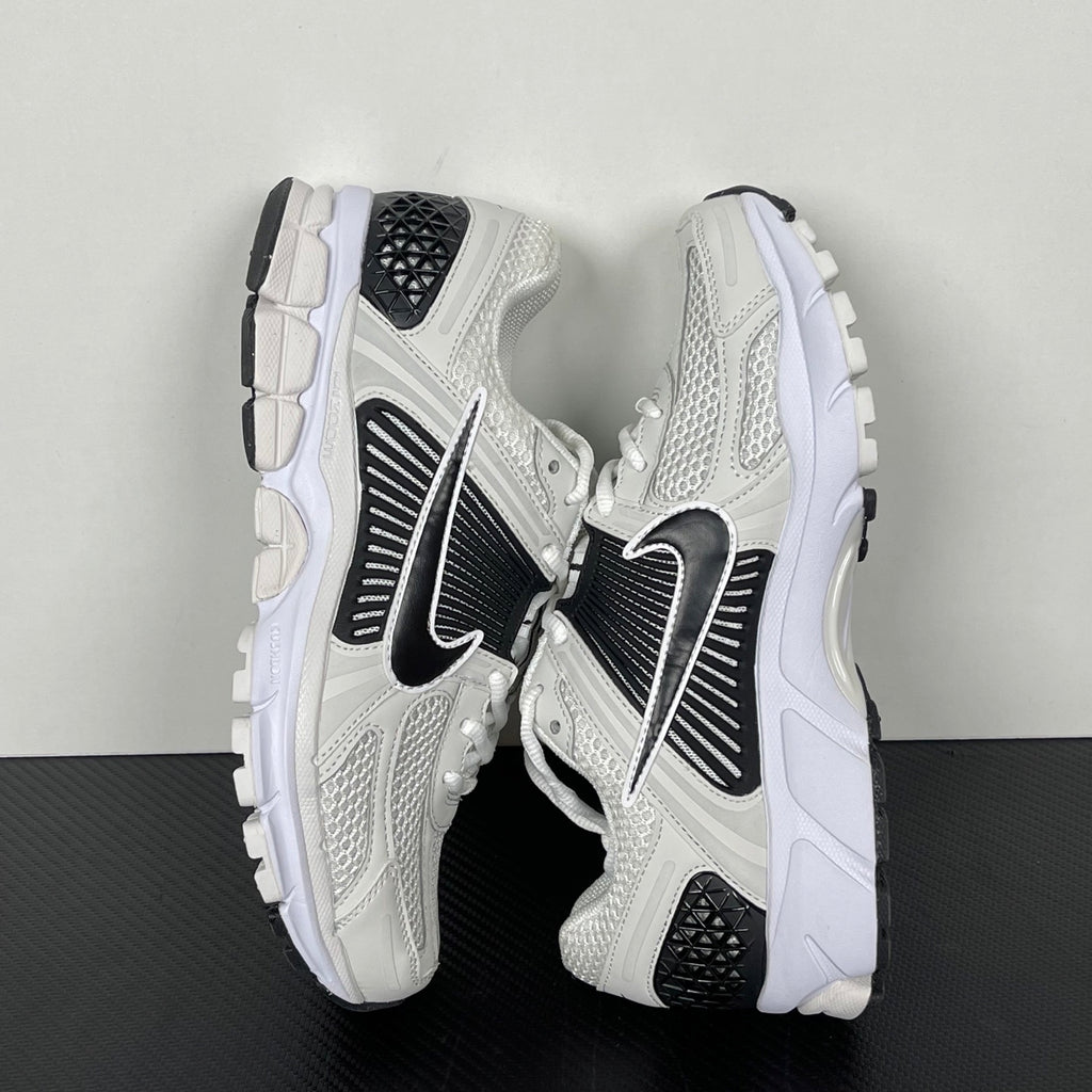 NIKE AIR ZOOM VOMERO 5 "White Black" "Panda"