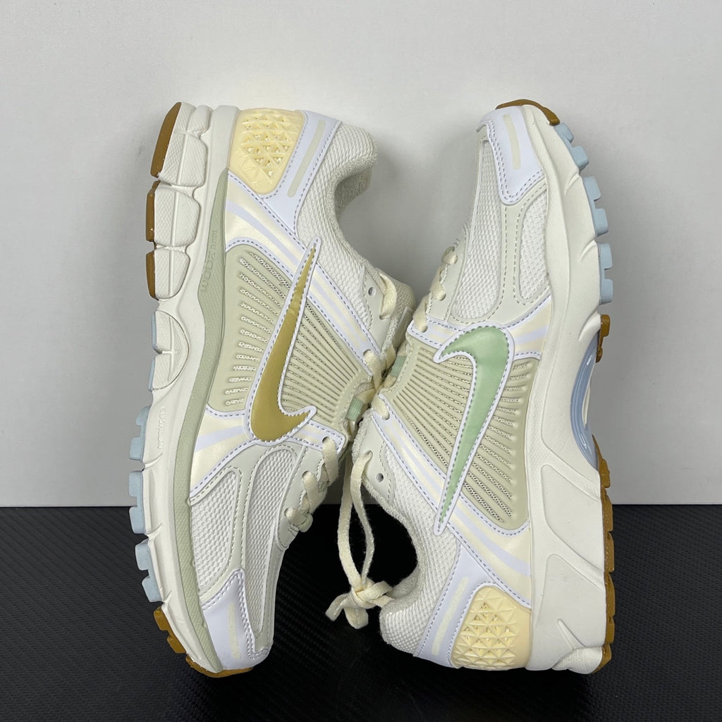 NIKE AIR ZOOM VOMERO 5 "Sail Buff Gold" cream and white mesh upper, buff gold Swoosh