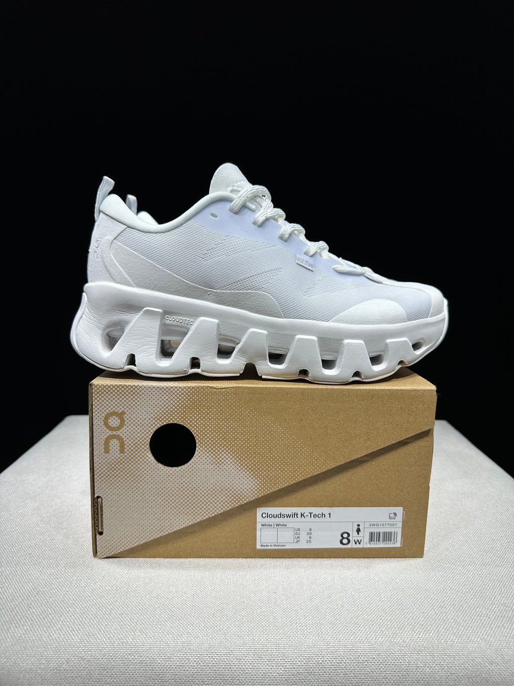 ON - KITH K TECH 1 TRIPLE WHITE