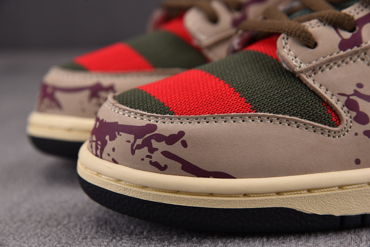 Nike SB Dunk  Low  "Freddy Krueger"
