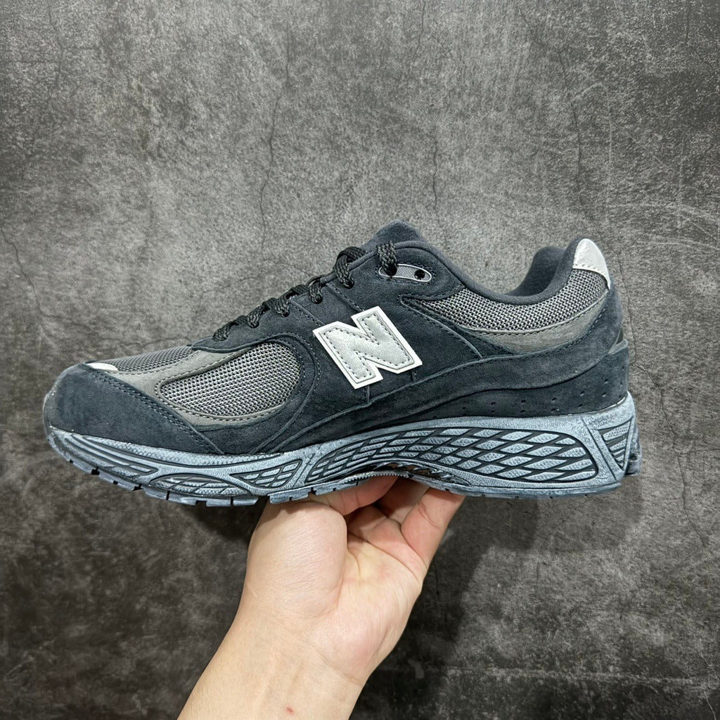 NEW BALANCE 2002R "Vintage Black Grey"