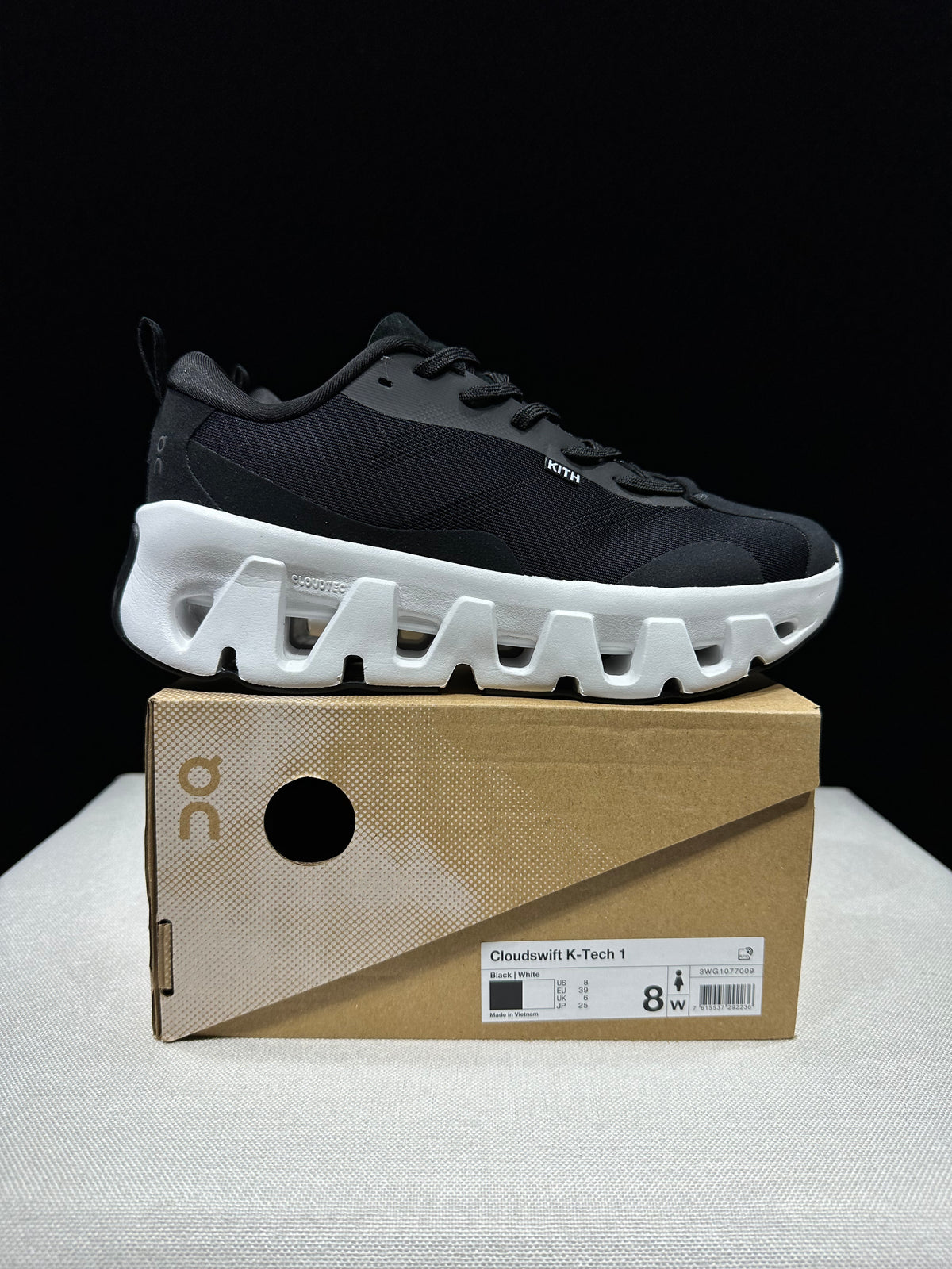 ON - KITH K TECH 1 BLACK WHITE