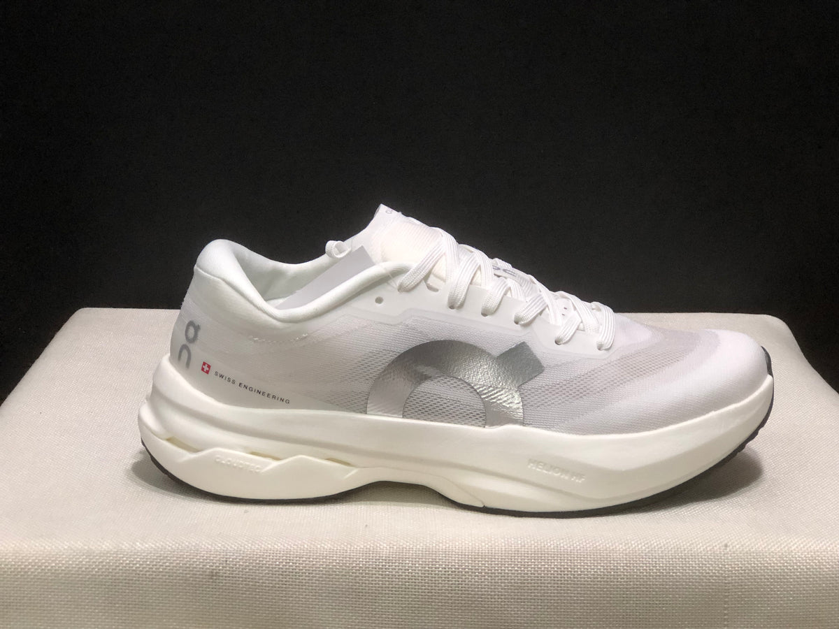 ON - CLOUD BOOM RUNNING WHITE