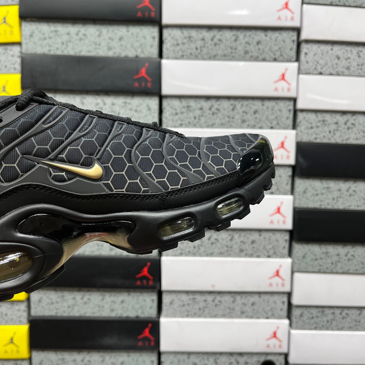 NIKE AIR MAX PLUS Black Honey