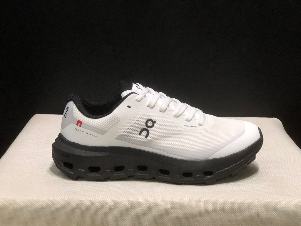 ON - Cloudvista 3  white black