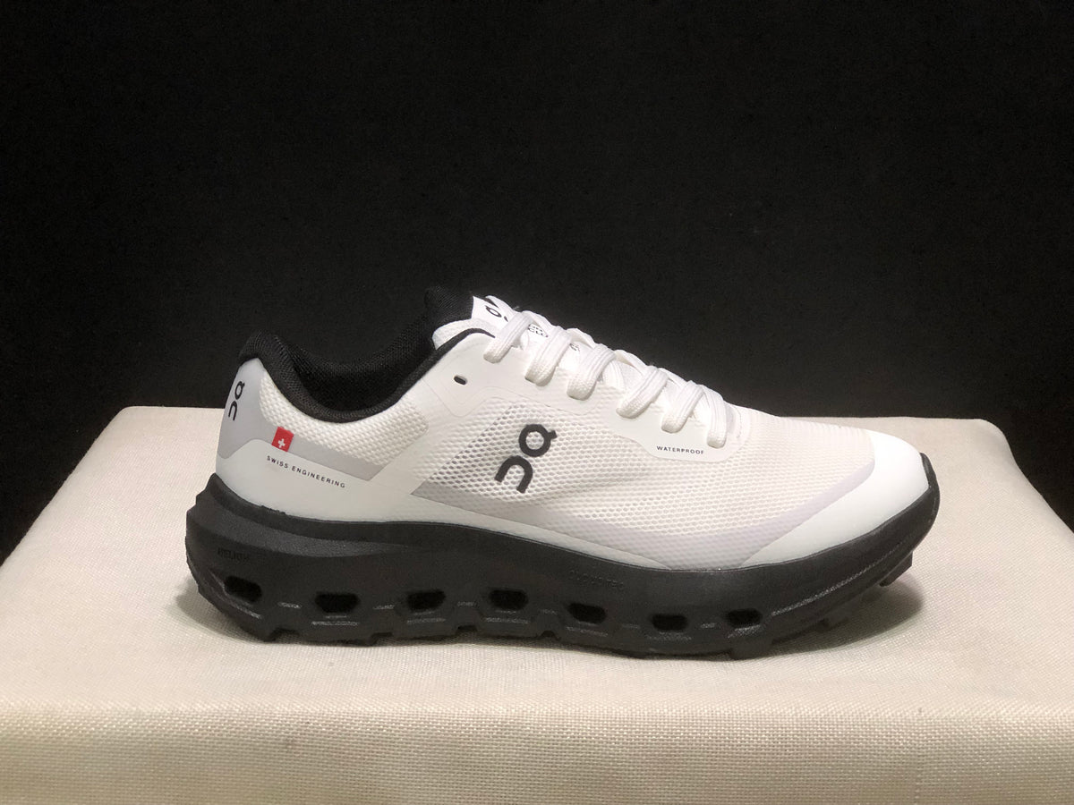 ON - Cloudvista 3  white black