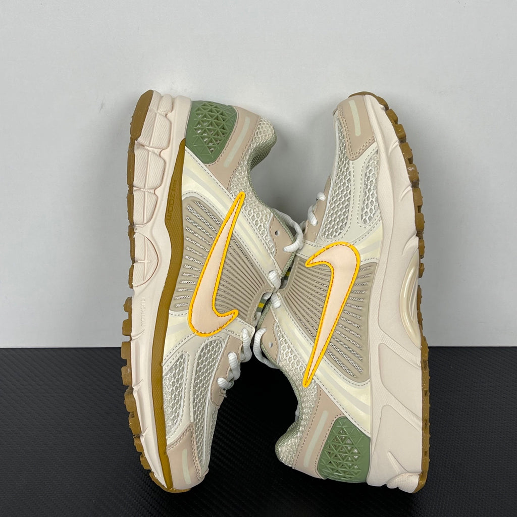 NIKE AIR ZOOM VOMERO 5 "Sail / Laser Orange / Light Orewood Brown / Medium Olive"