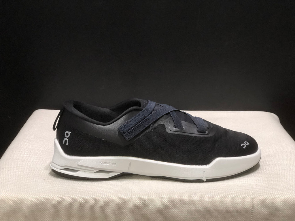 ON - CLOUDNOVA X ZENDAYA BLACK WHITE