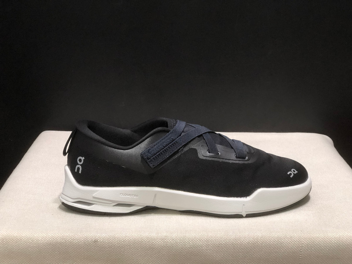 ON - CLOUDNOVA X ZENDAYA BLACK WHITE