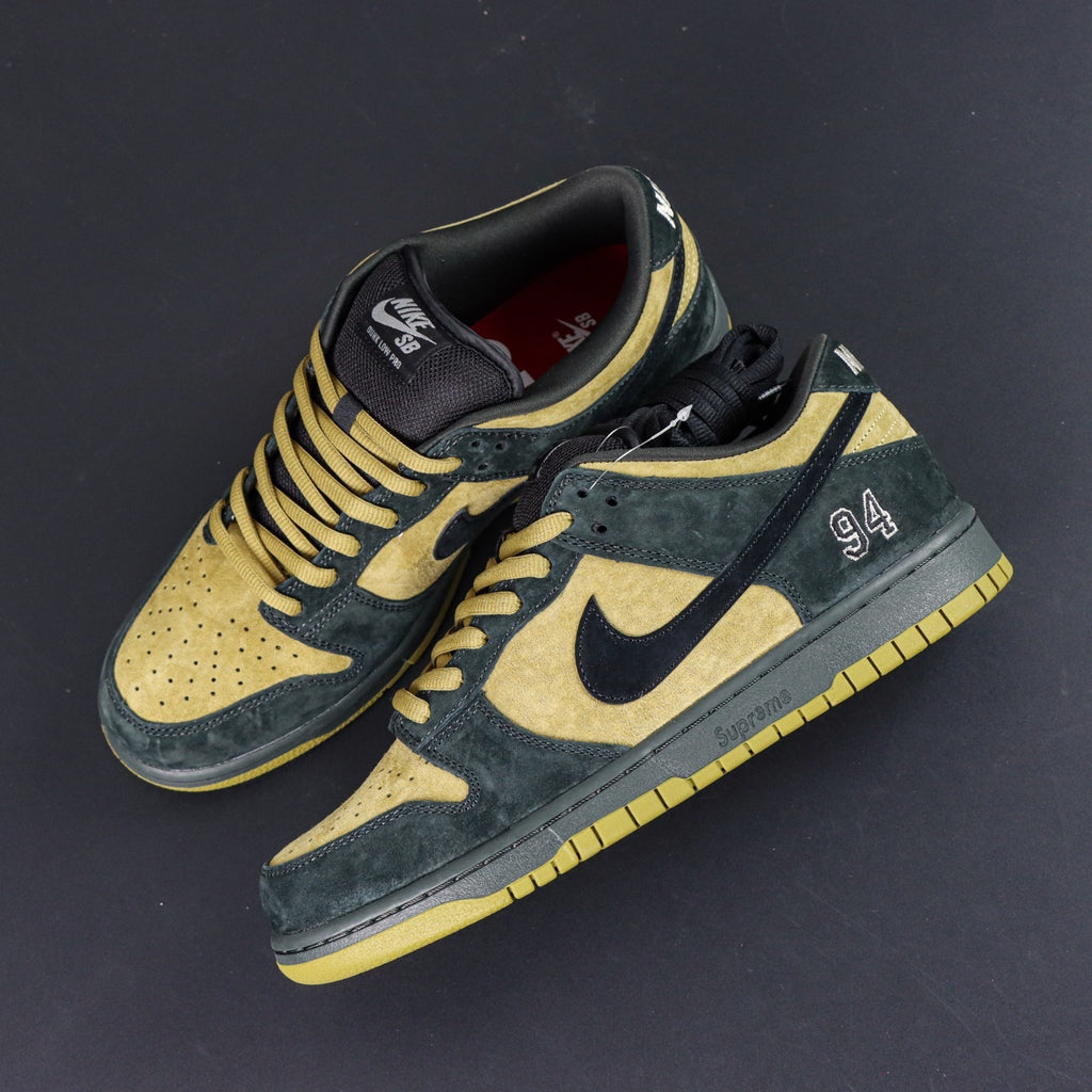 Nike SB Dunk  Low Supreme "Camper Green"