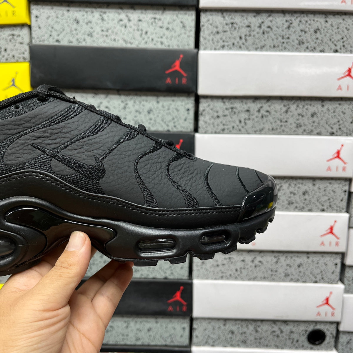 NIKE AIR MAX PLUS Triple BLACK