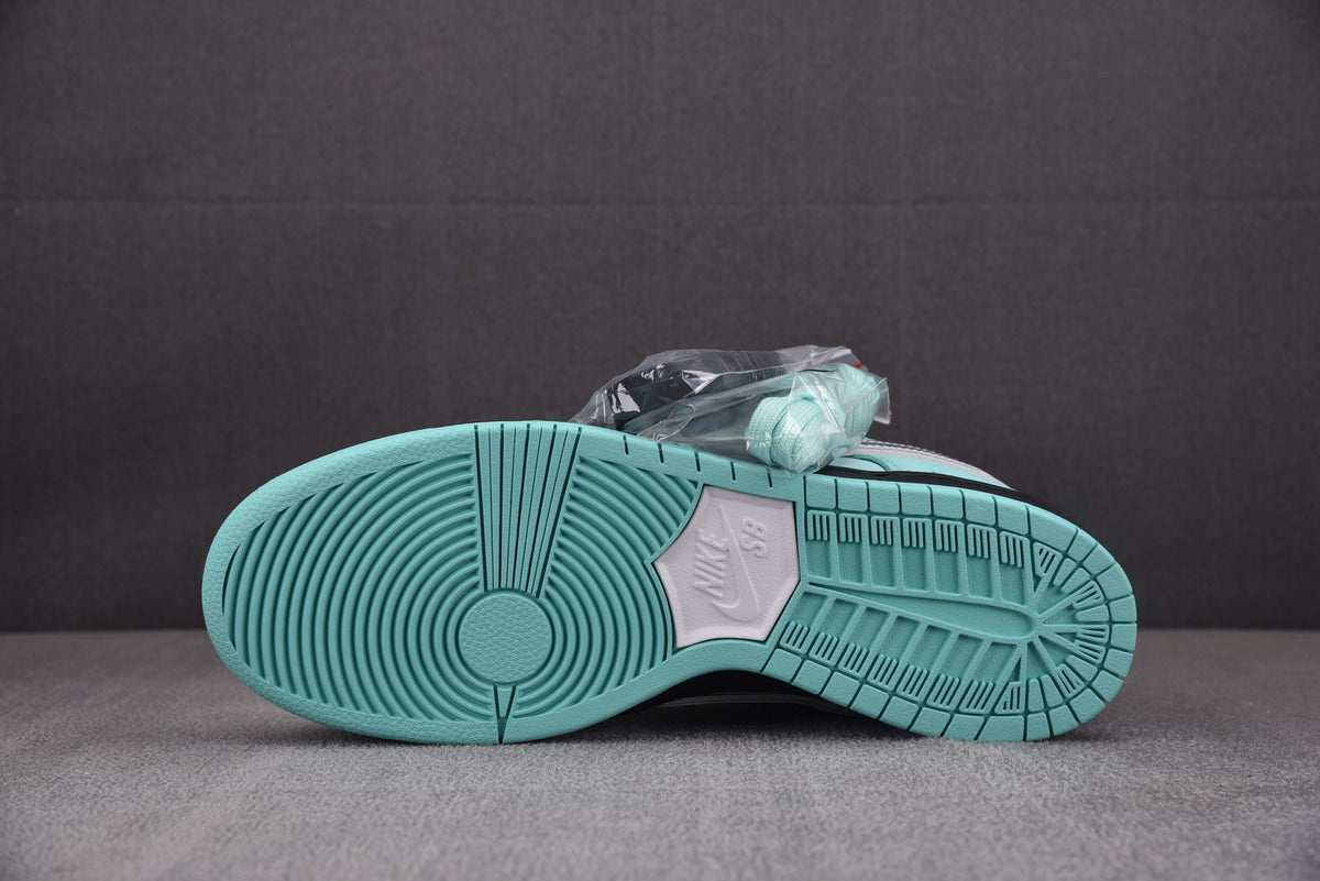 Nike SB Dunk  Low "Tiffany Aqua Diamond Lobster"