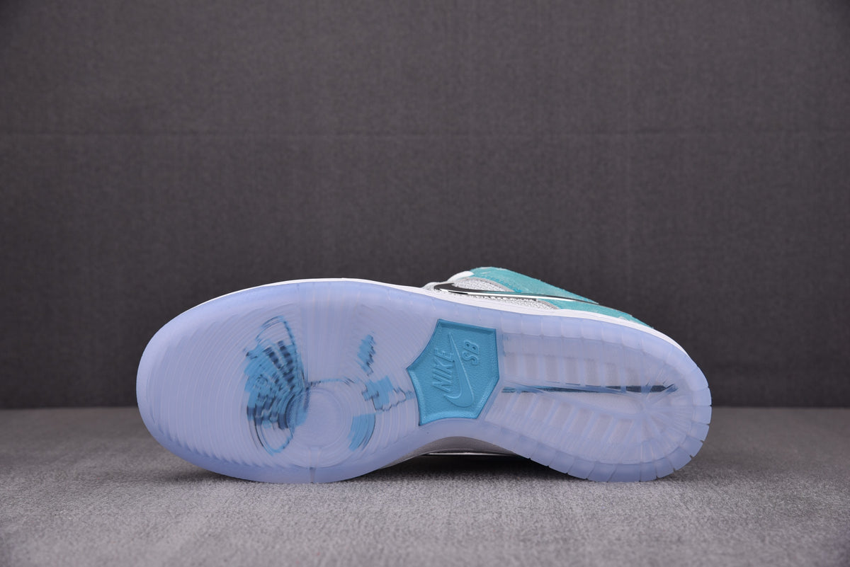 Nike SB Dunk  Low  April Skateboards