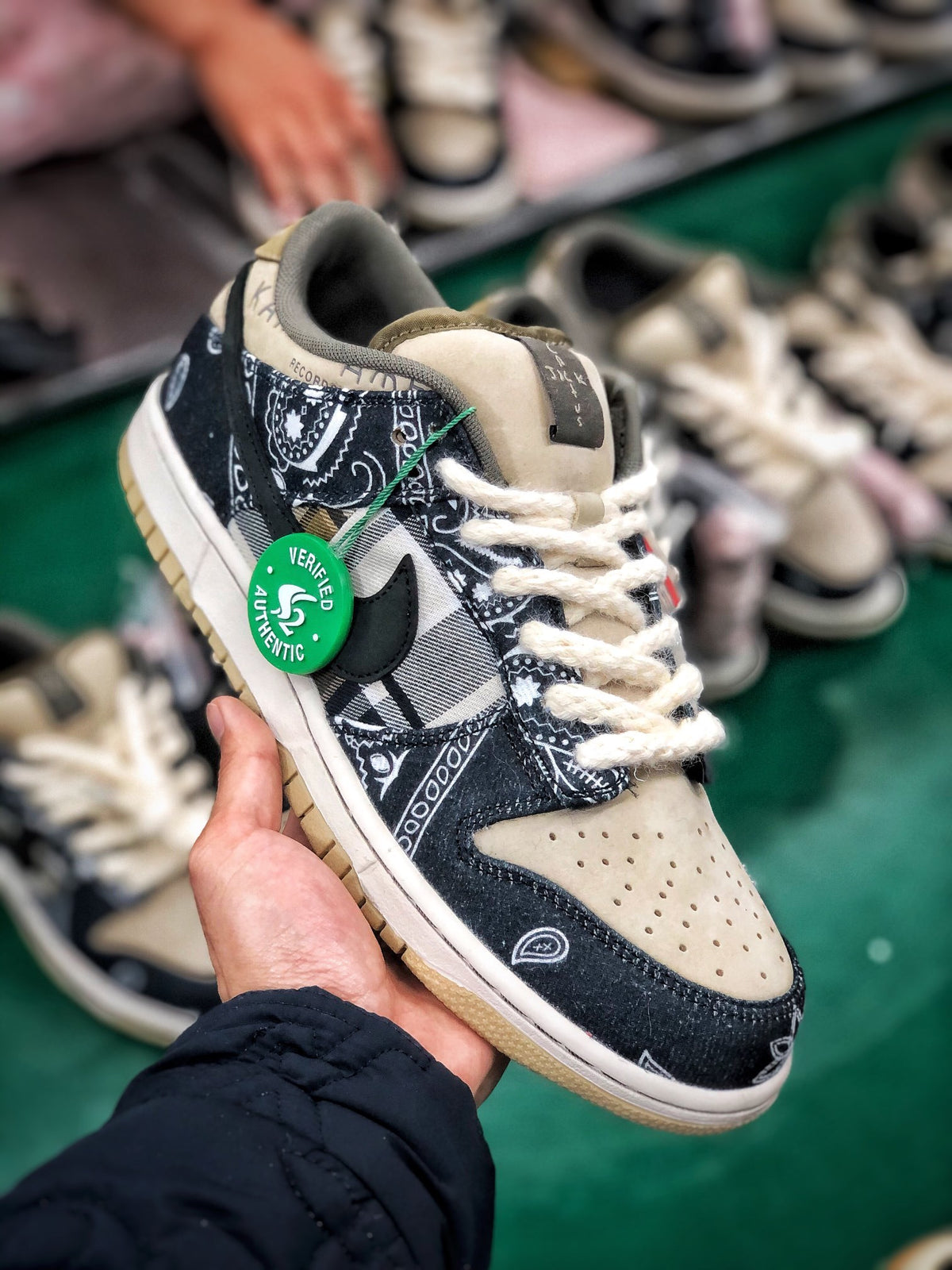 Nike SB Dunk  Low Travis Scott ("Cactus Jack")