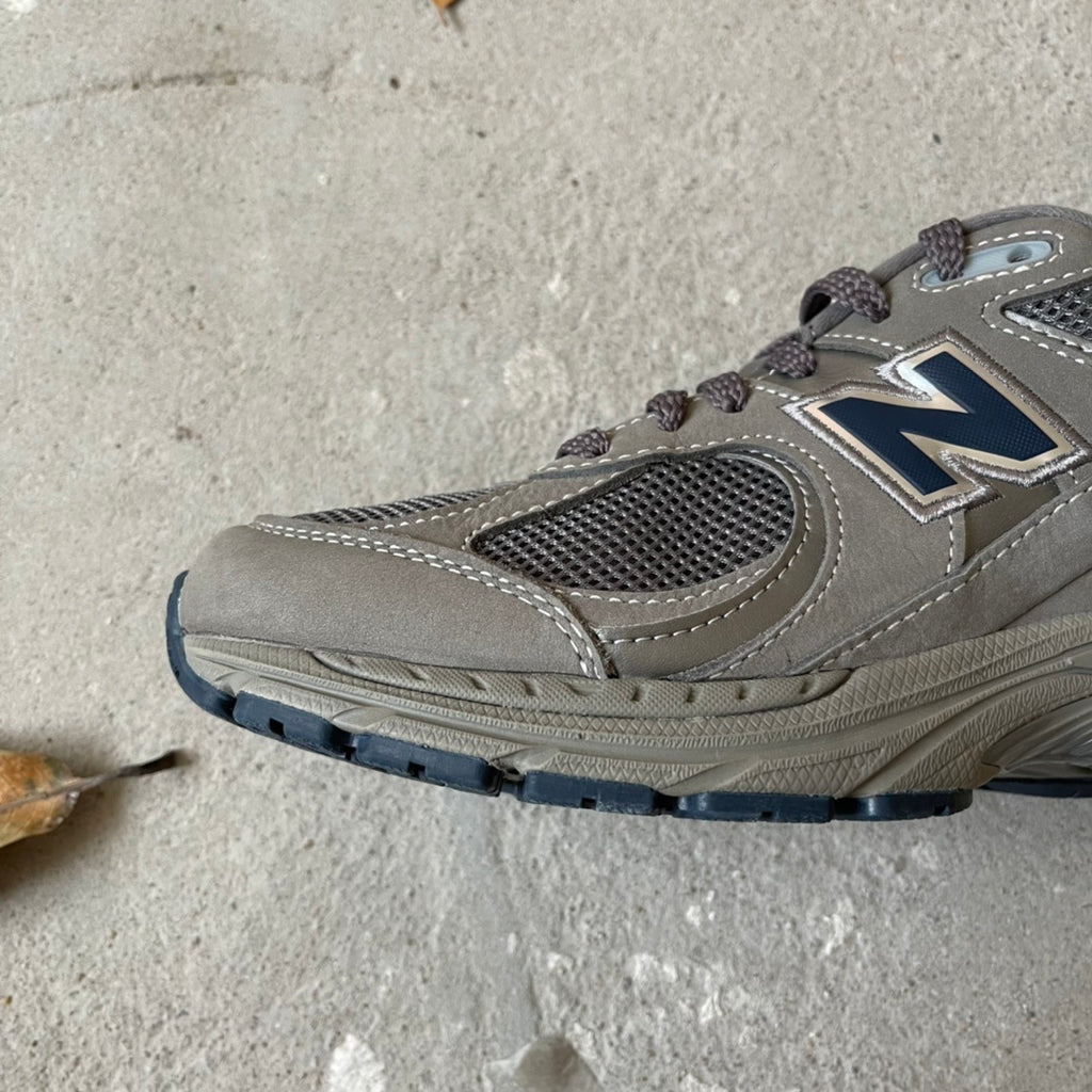NEW BALANCE 2002R Light Grey
