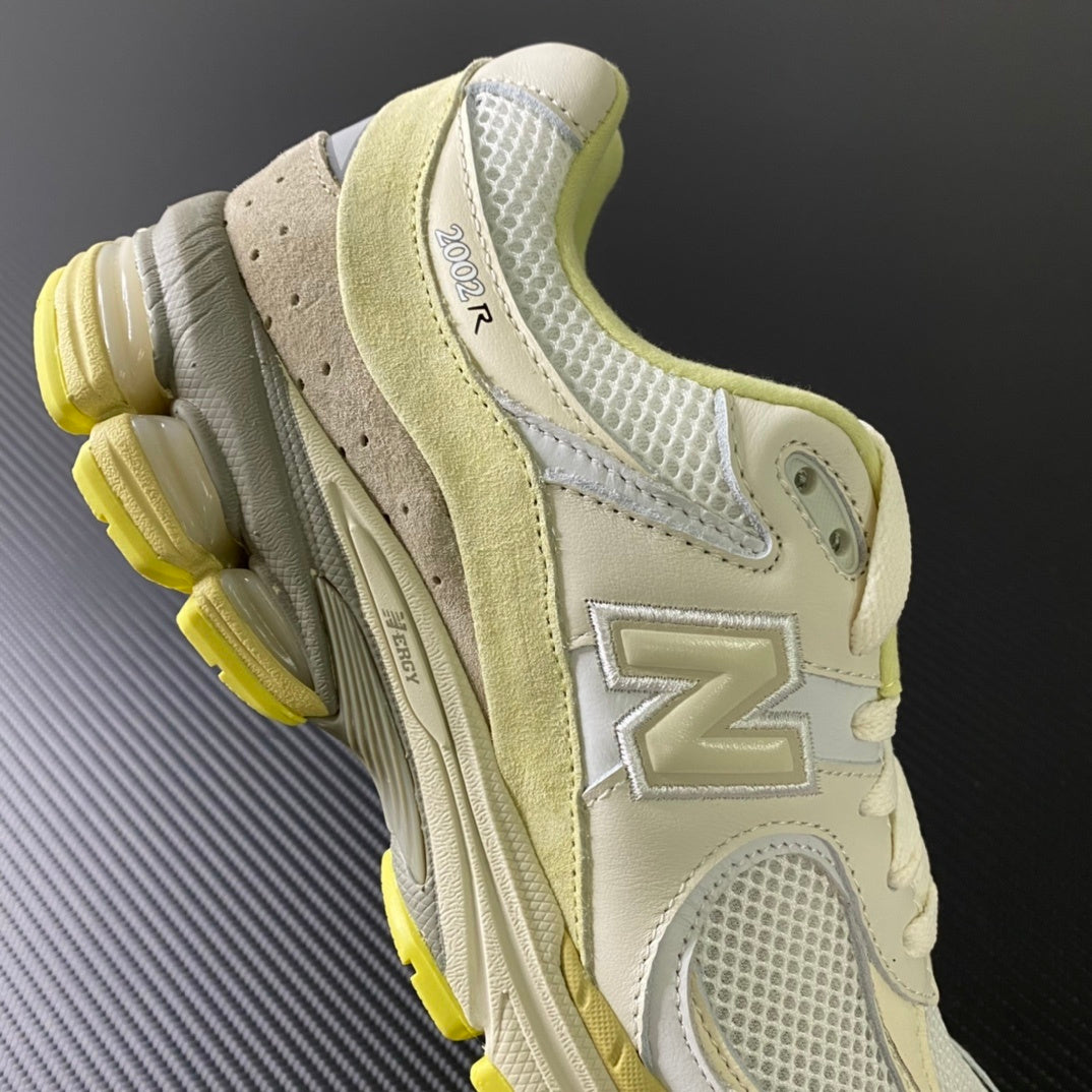 NEW BALANCE 2002R AURALEE 'White'  beige and brown