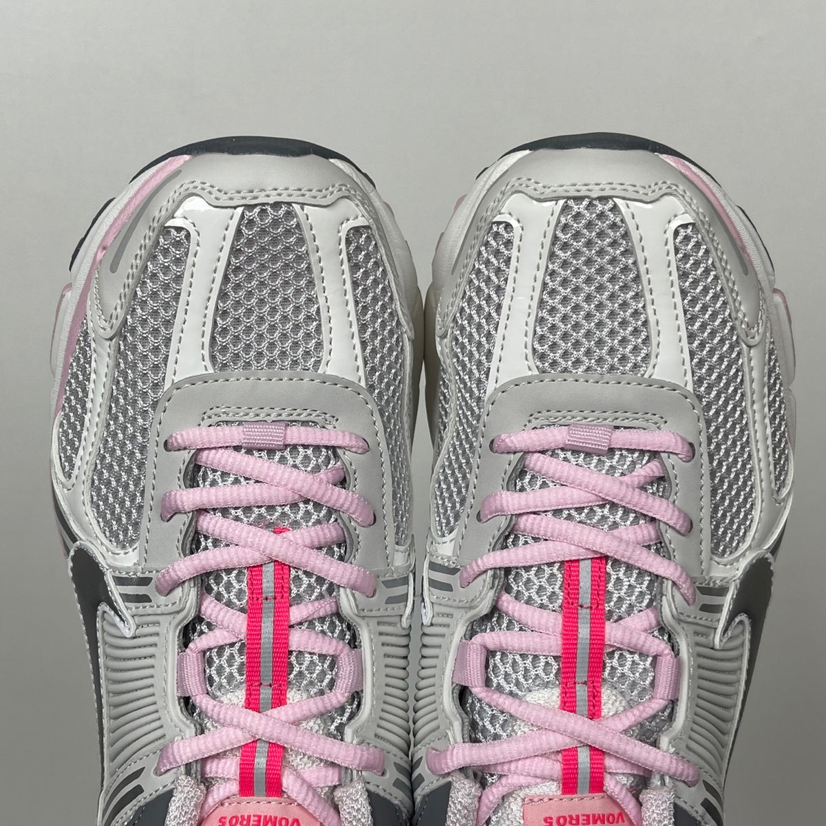 NIKE AIR ZOOM VOMERO 5 light grey and pink