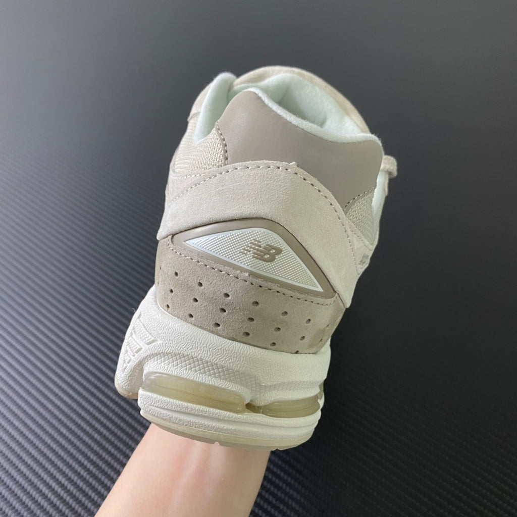 NEW BALANCE 2002R "Calm Taupe" / "Sea Salt"