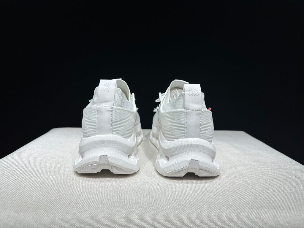 ON - Cloudtilt x Loewe 'All White'