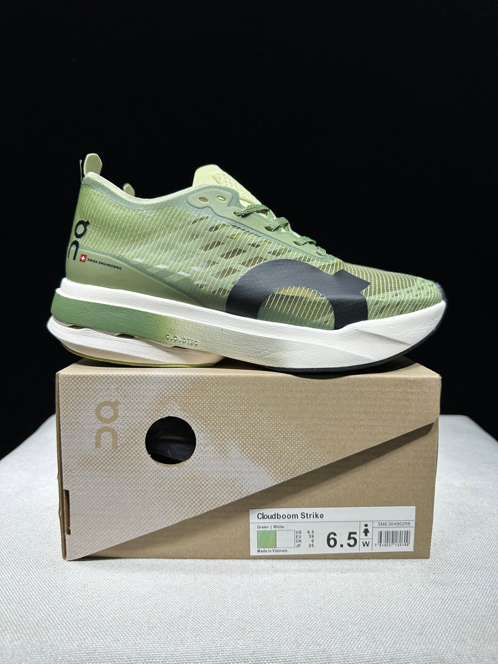 ON - Cloudboom Strike 'White | Green'