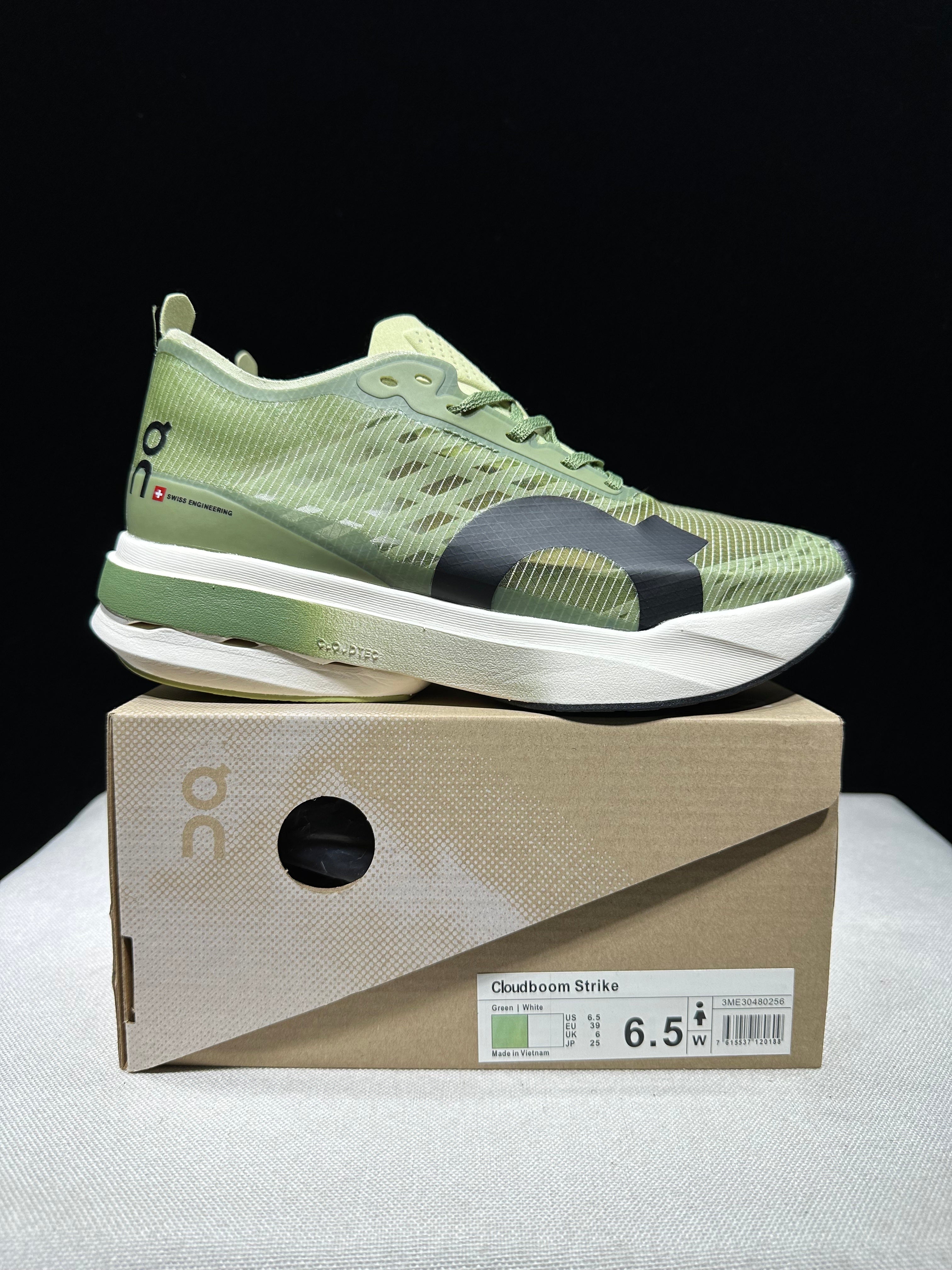 ON - Cloudboom Strike 'White | Green'