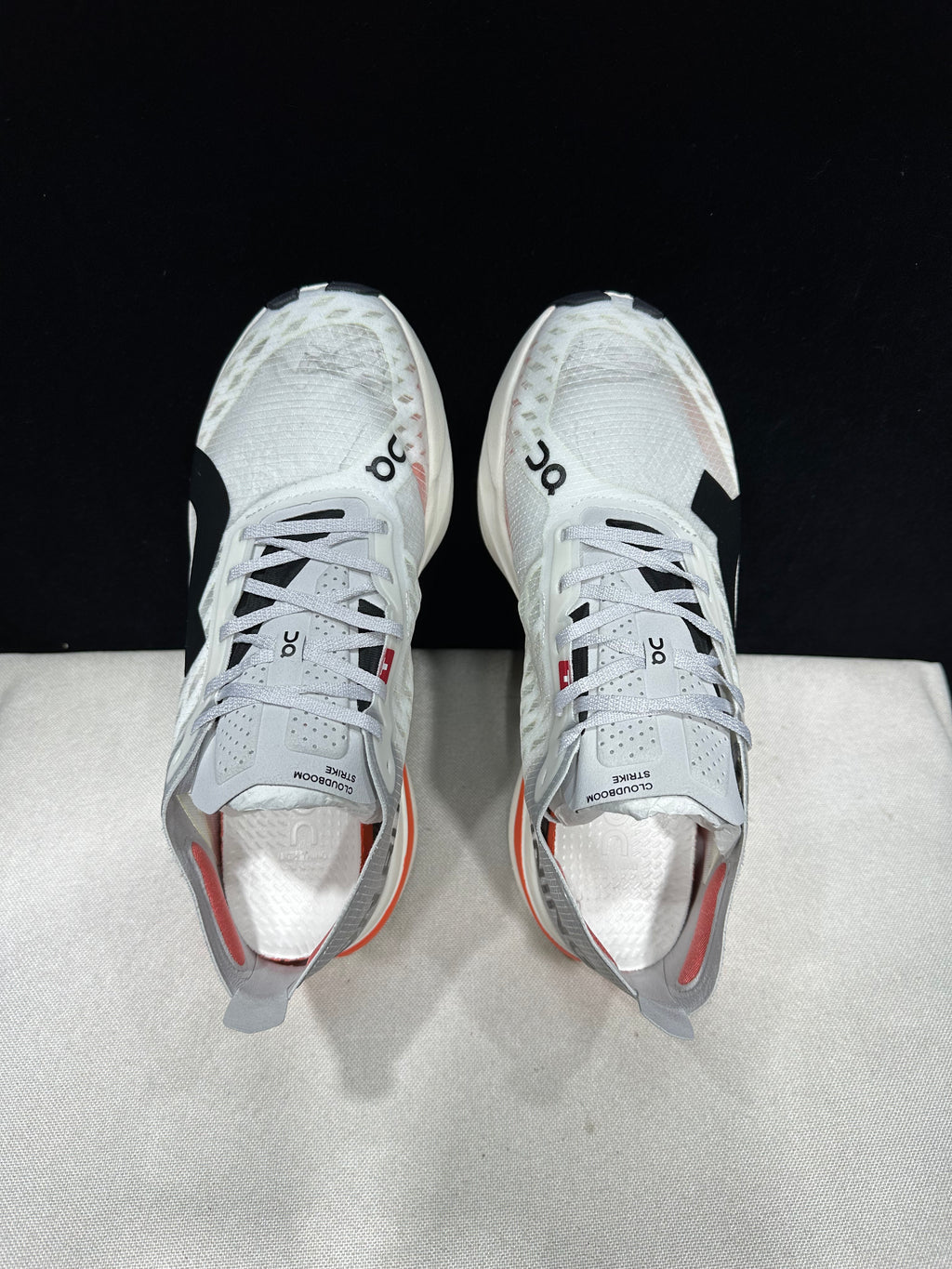 ON - Cloudboom Strike 'White | Black'