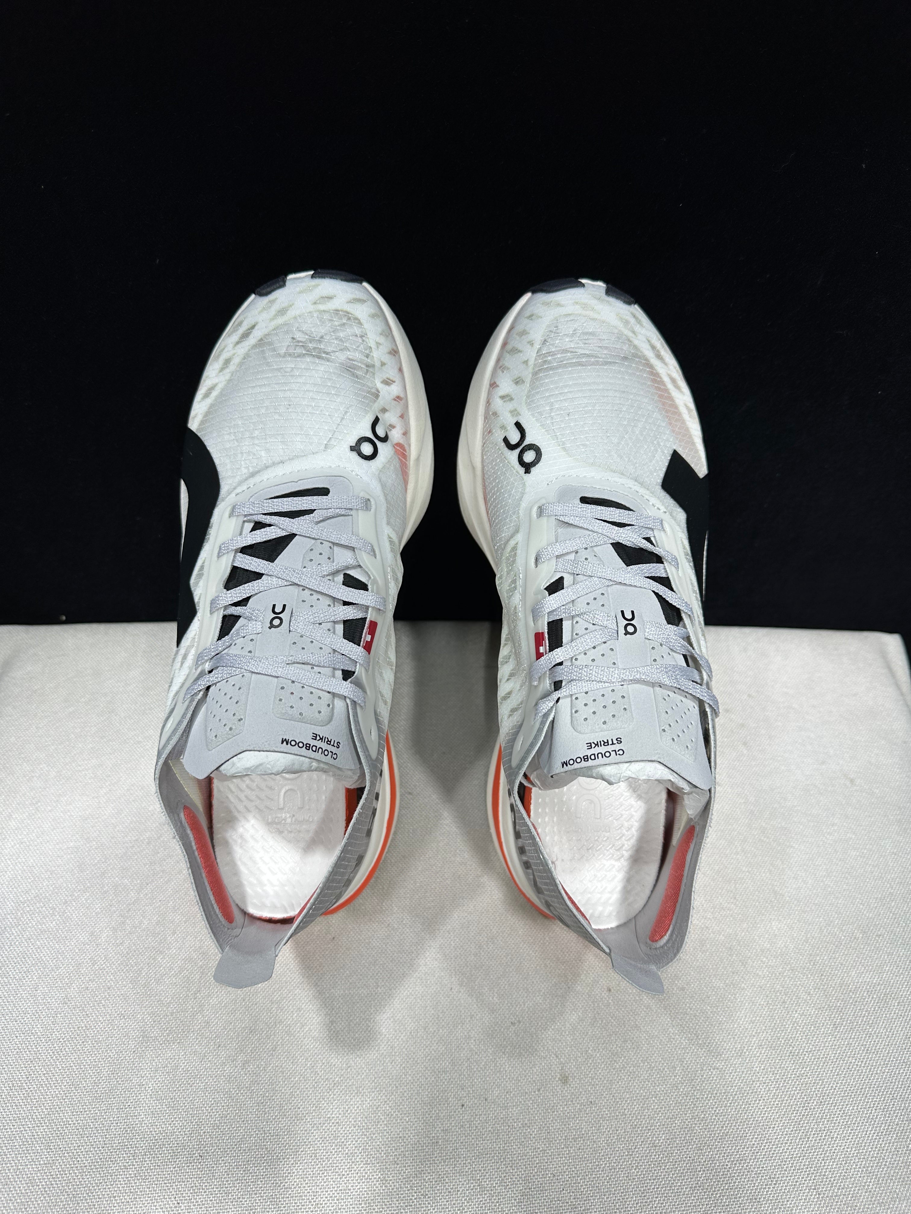ON - Cloudboom Strike 'White | Black'