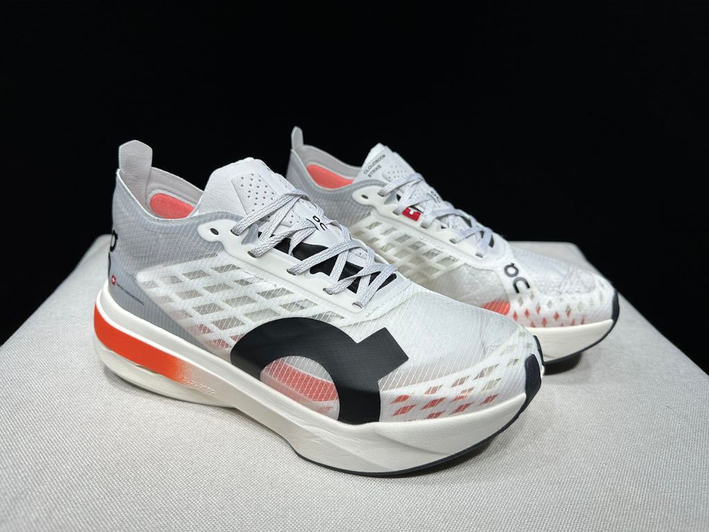 ON - Cloudboom Strike 'White | Black'