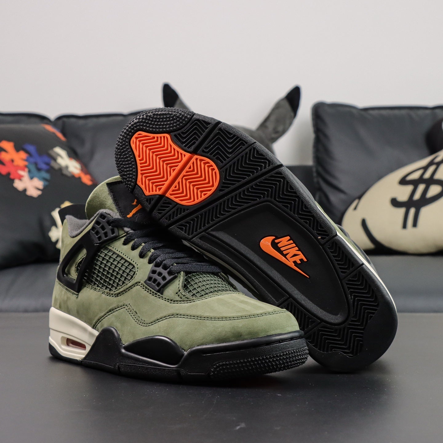 Jordan 4 Retro x UNDEFEATED