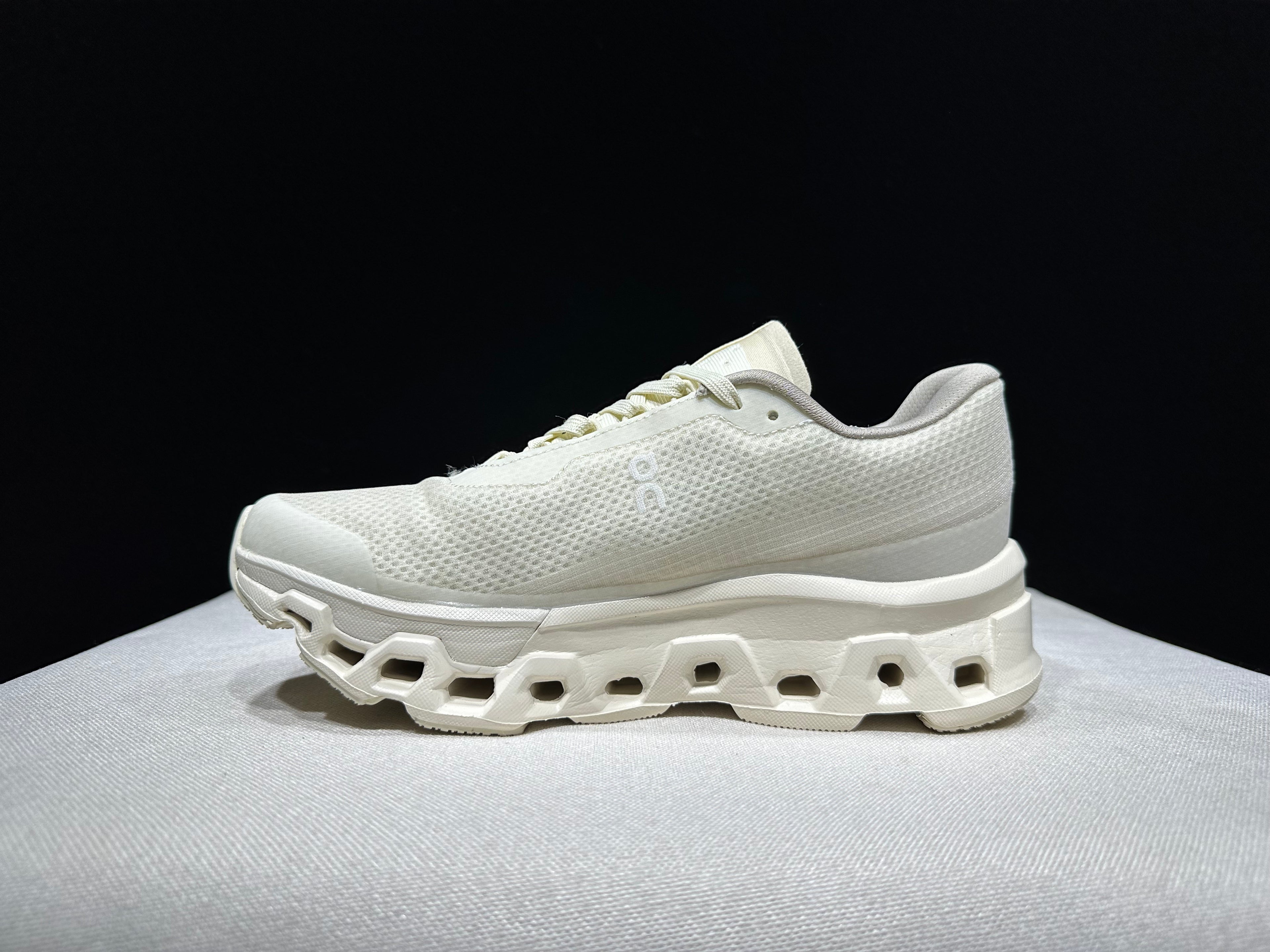 ON - Cloudmonster 2 'Invincible Ivory White'