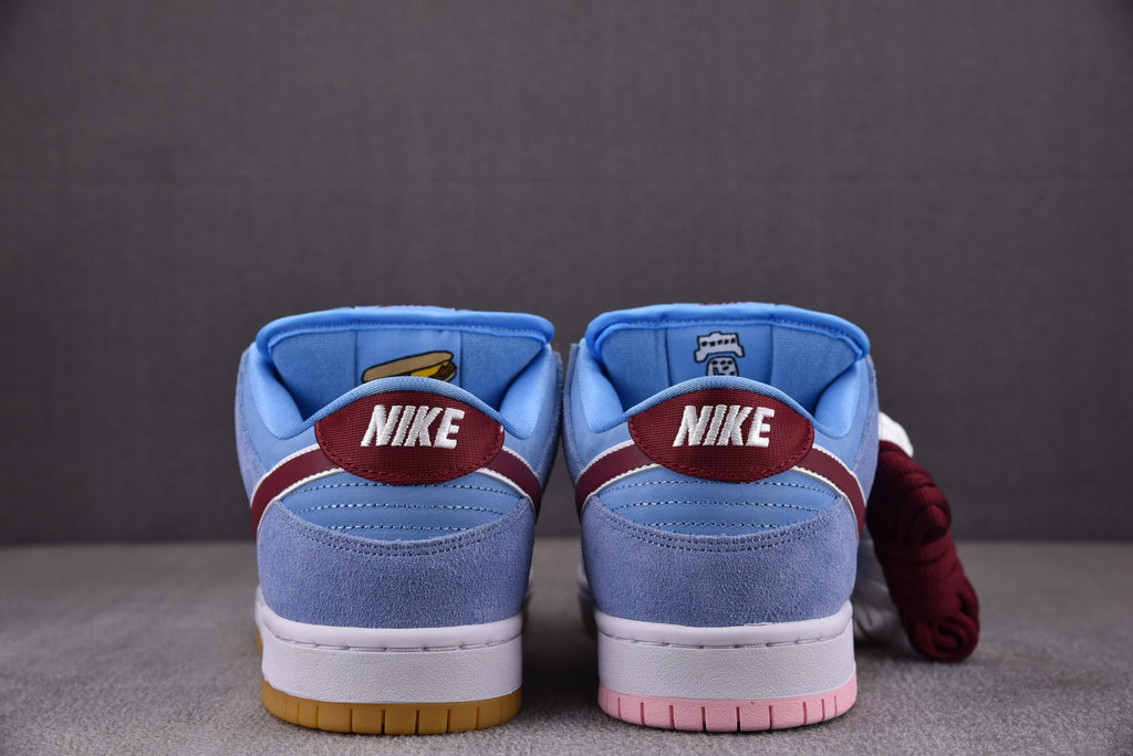 Nike SB Dunk  Low  "Philadelphia Phillies"